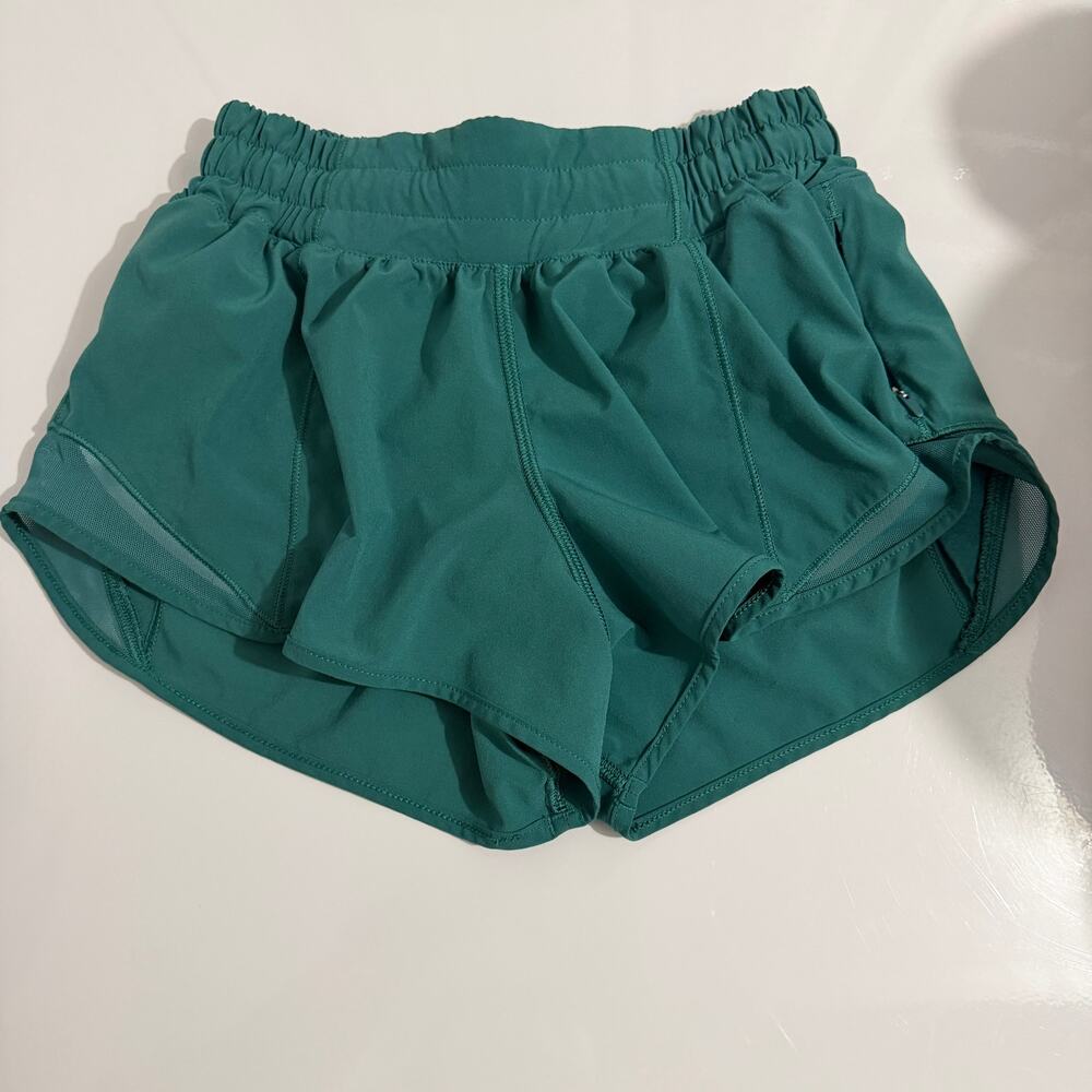 Lululemon Women Green Running Short Size 2 Reg EUC